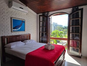 Apartamento Com Banheira Com Varanda | Espace de travail pour ordinateur portable, lits bébé (gratuits)