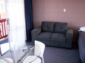 32-inch LCD TV with digital channels, TV