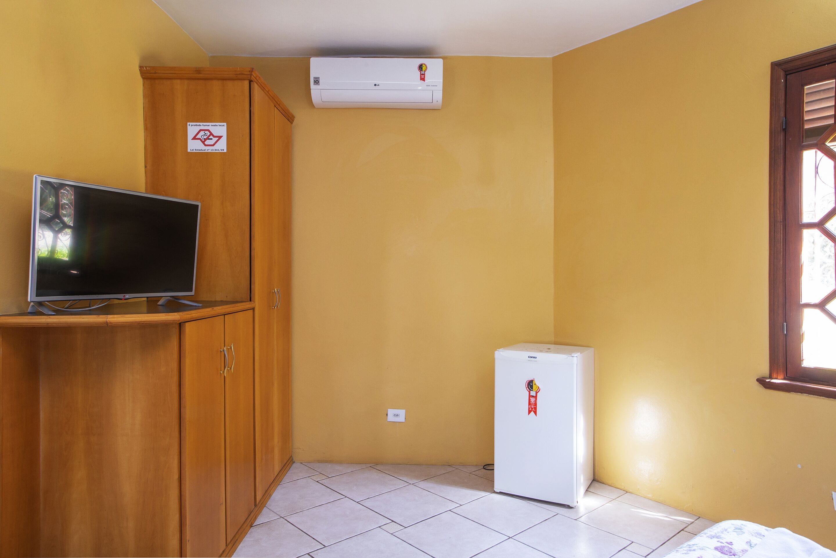 deluxe suite | minibar, desk, free wifi, bed sheets