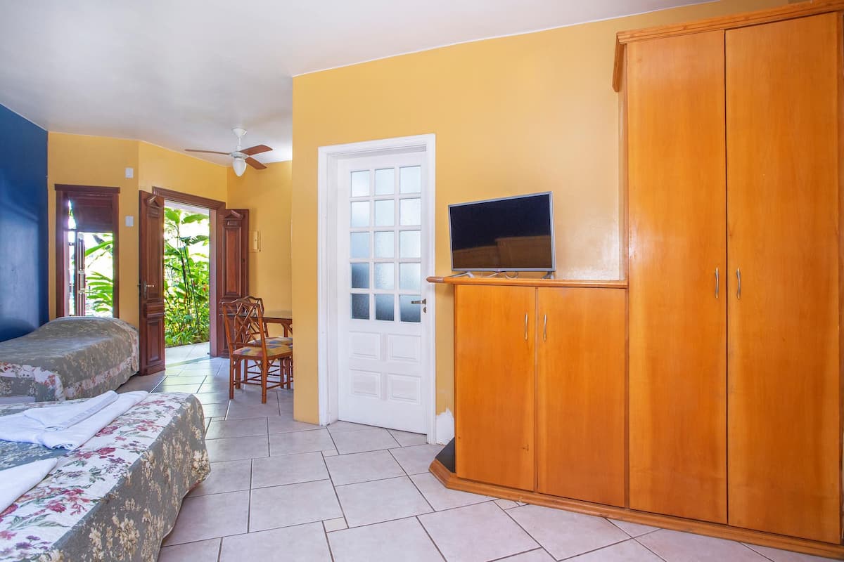 Minibar, desk, free WiFi, bed sheets