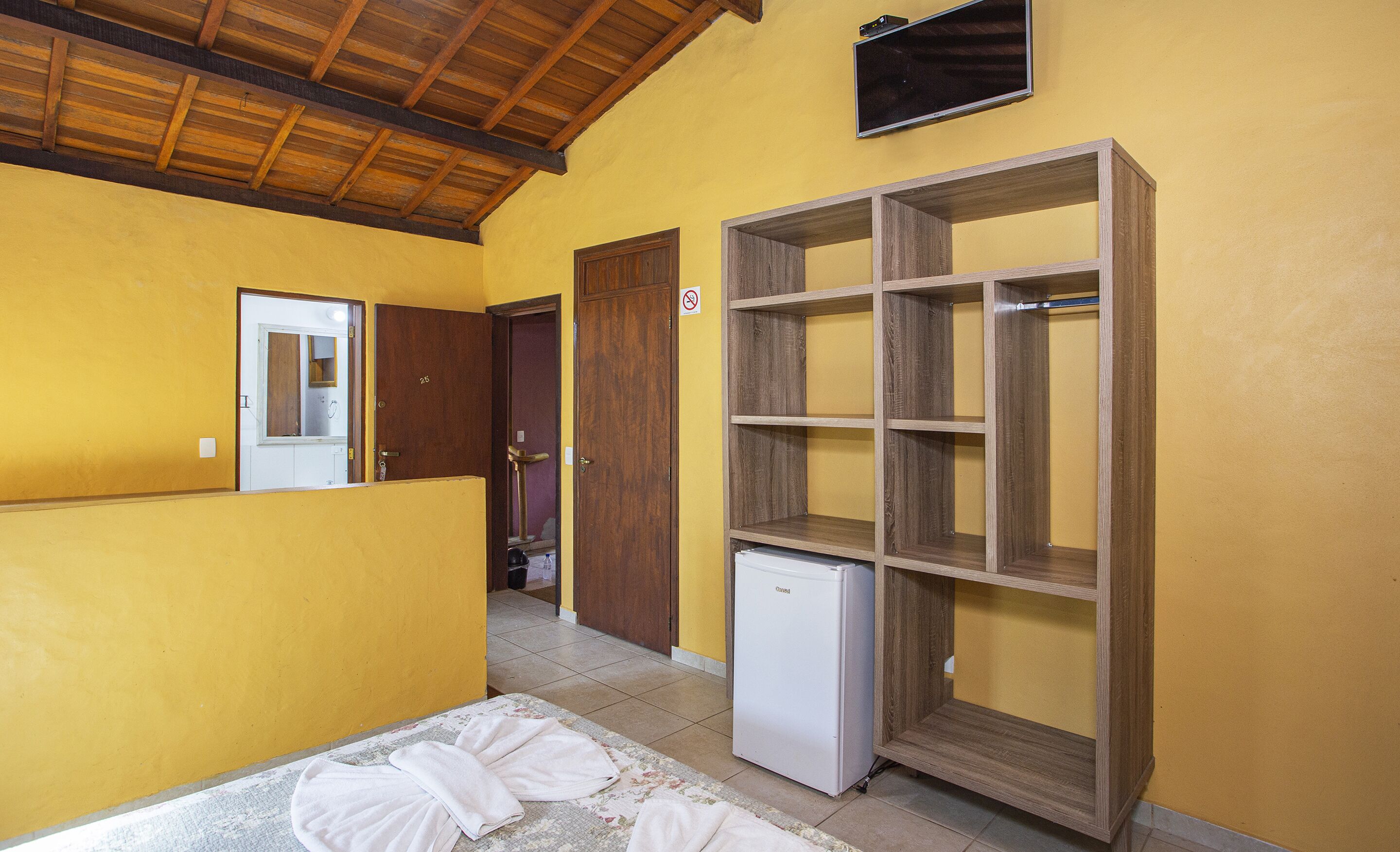 family triple room - anexo tripla  | minibar, desk, free wifi, bed sheets