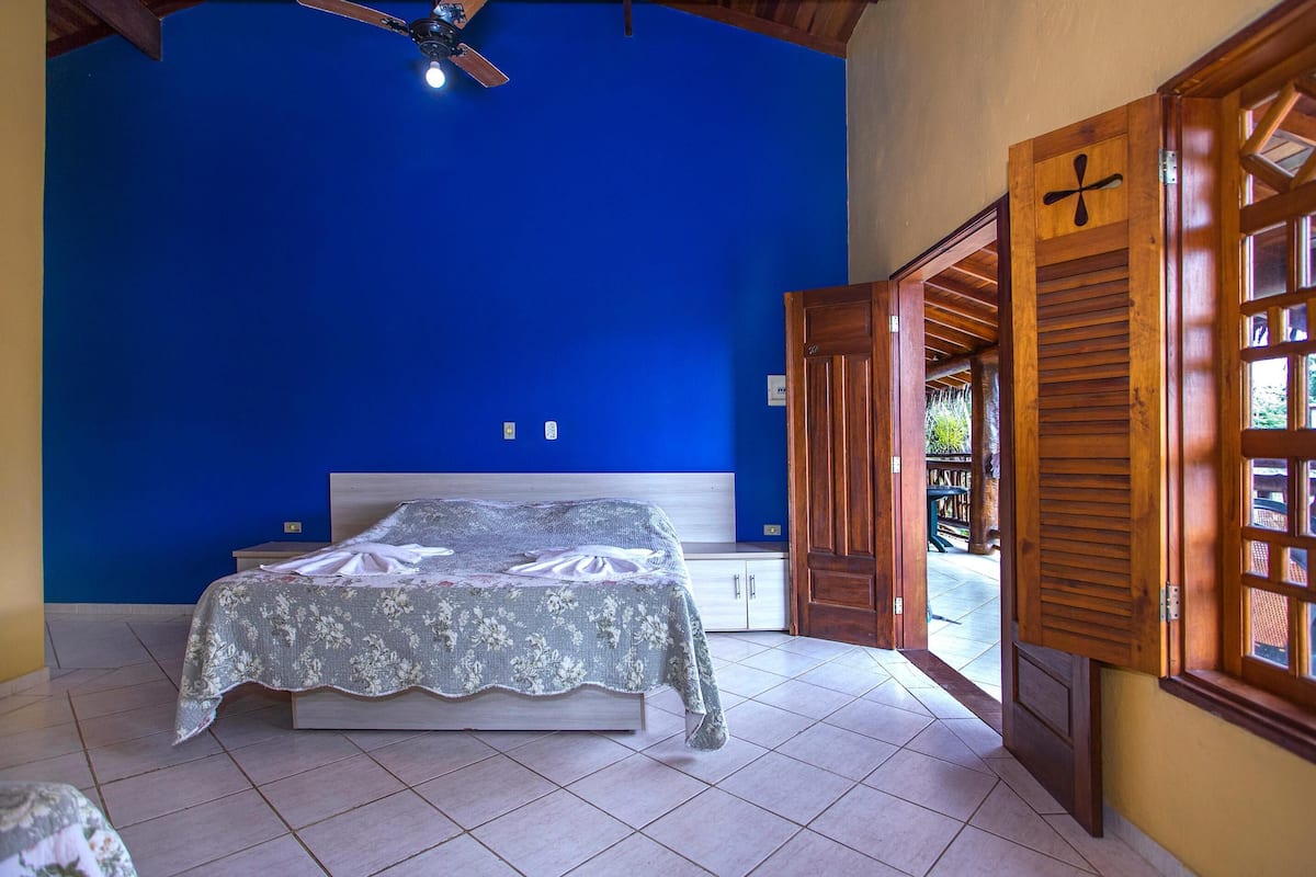 Minibar, desk, free WiFi, bed sheets