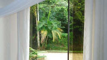 Economy Triple Room | Minibar, free WiFi, bed sheets