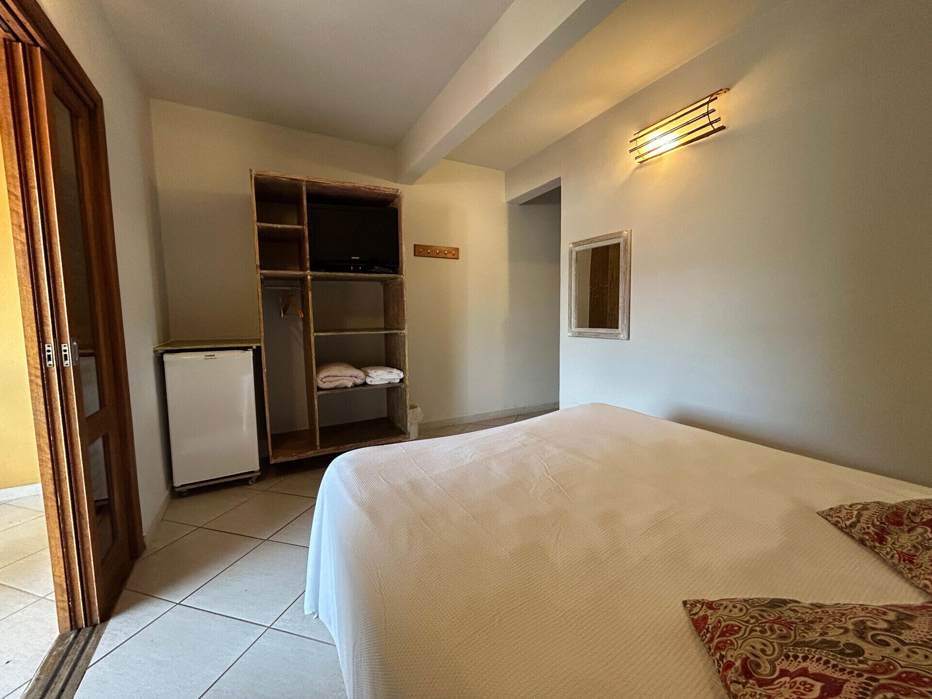 Minibar, Schreibtisch, kostenloses WLAN, Bettwäsche