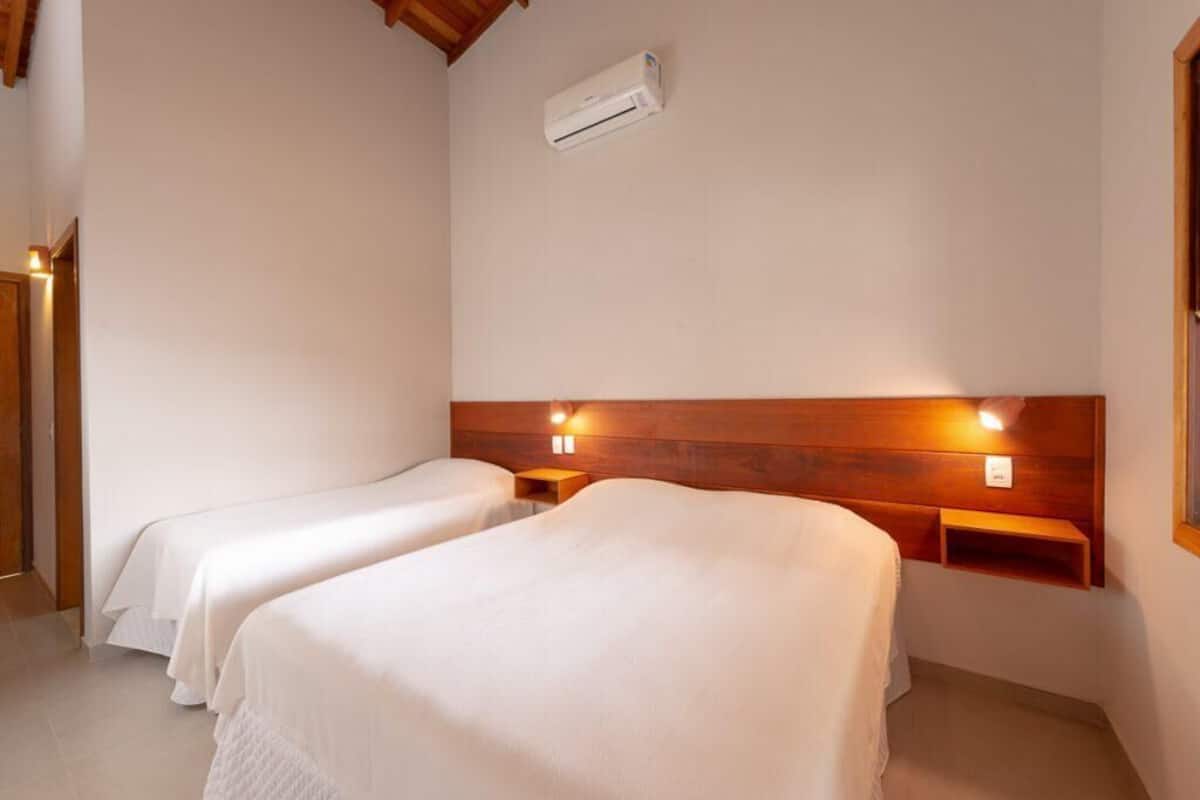 Minibar, escritorio, wifi gratis y ropa de cama