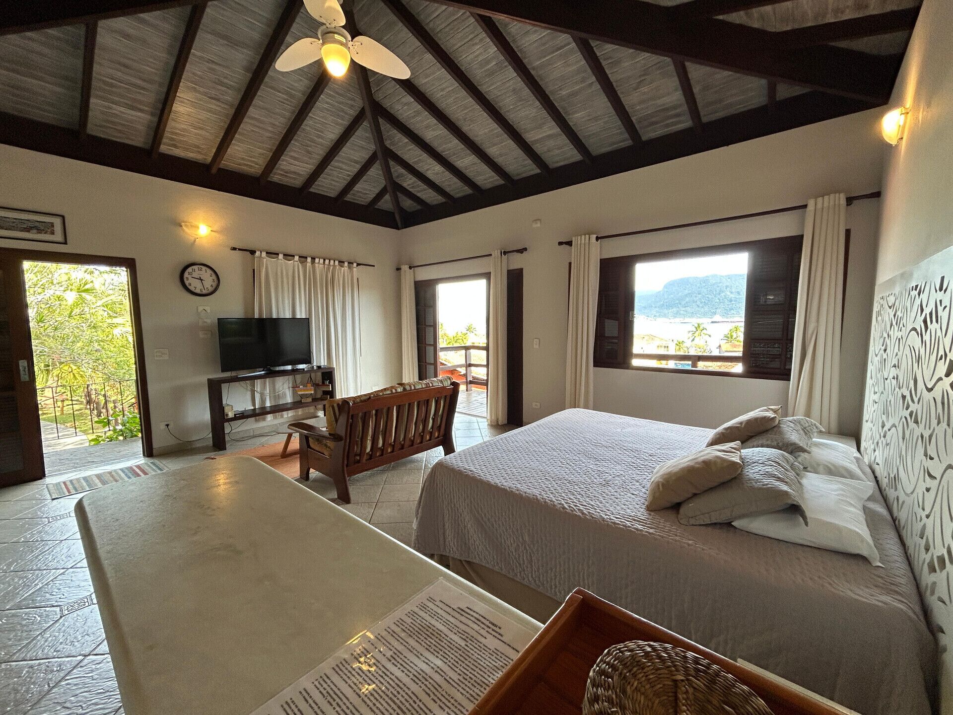 Minibar, Schreibtisch, kostenloses WLAN, Bettwäsche