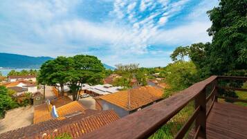 Master Room | Minibar, desk, free WiFi, bed sheets