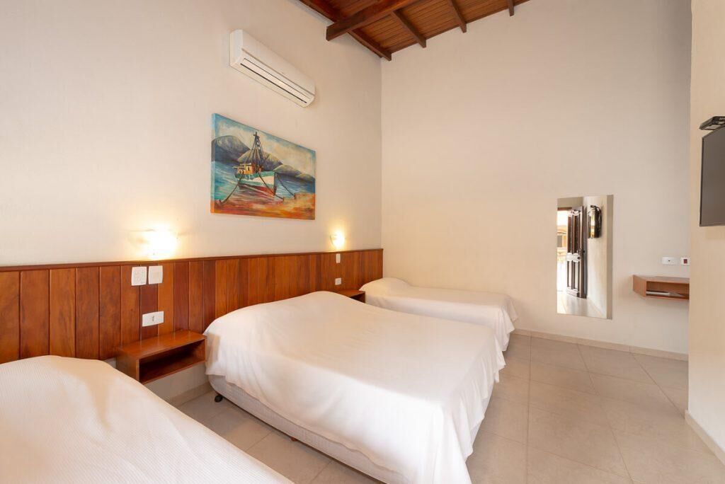 Minibar, Schreibtisch, kostenloses WLAN, Bettwäsche