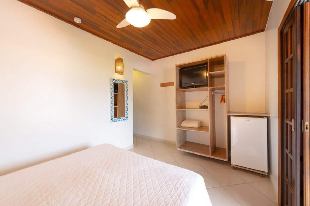 Minibar, bureau, Wi-Fi gratuit, draps fournis