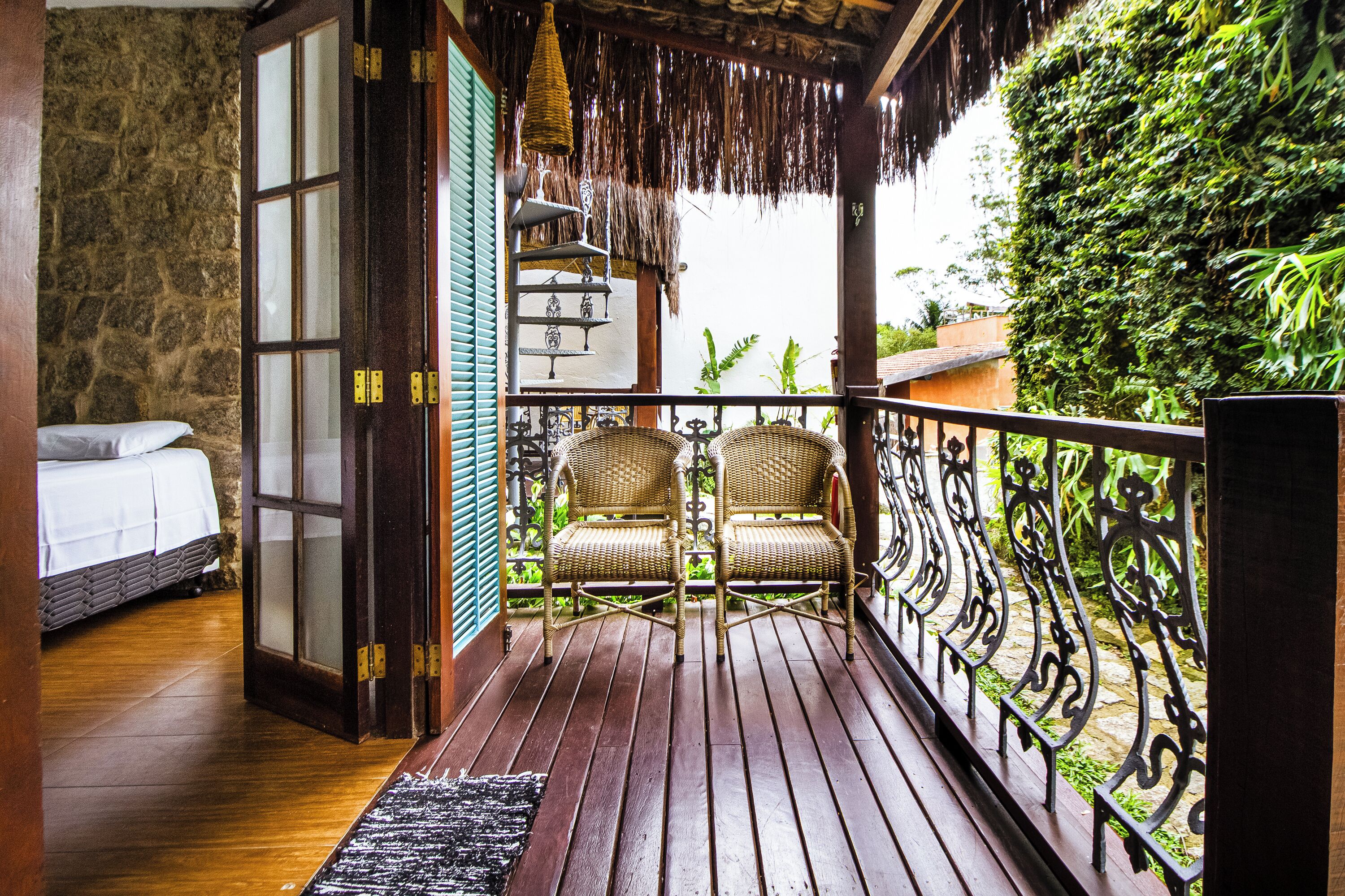 Duplo Deluxe Top | Área de sala de estar | Televisión LED de 32 pulgadas con canales vía satélite y televisión 