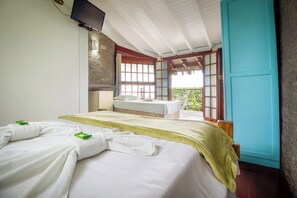 Triplo Deluxe | Premium bedding, minibar, in-room safe, individually decorated - VELINN Pousada Guarubela Villa Vittoria (Ilhabela)
