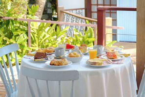 Café da manhã feito na hora grátis todos os dias