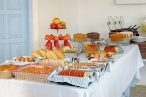 Free daily cooked-to-order breakfast  - VELINN Pousada Guarubela Villa Vittoria (Ilhabela)