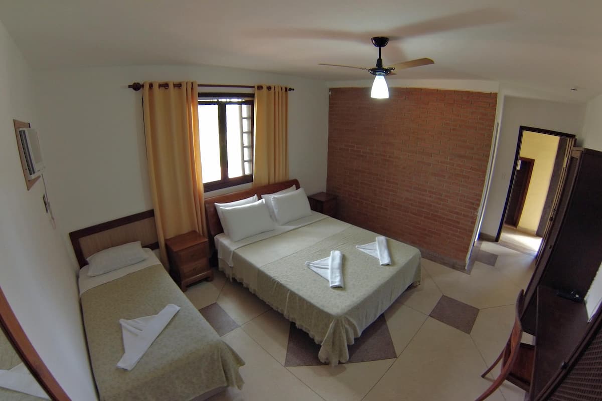 Egyptian cotton sheets, minibar, free WiFi