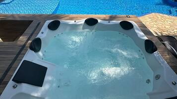 Outdoor pool, pool umbrellas, sun loungers