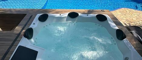Outdoor pool, pool umbrellas, sun loungers