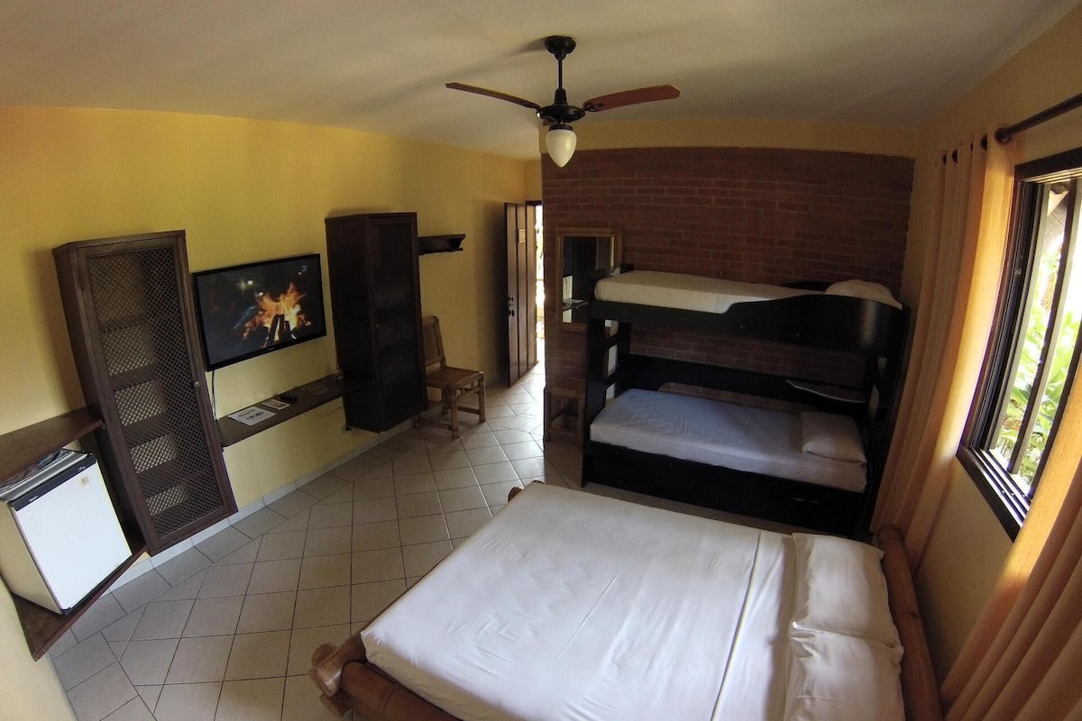Egyptian cotton sheets, minibar, free WiFi