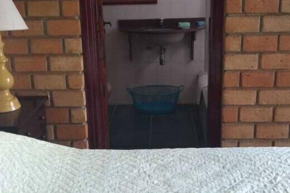 standard triple room | bathroom | shower, free toiletries, hair dryer, bidet