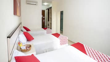 Habitación triple, 3 camas individuales | 1 habitación, wifi gratis y acceso para silla de ruedas