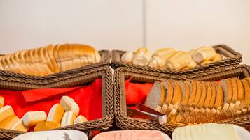 Desayuno completo los fines de semana (BRL 19 por persona)