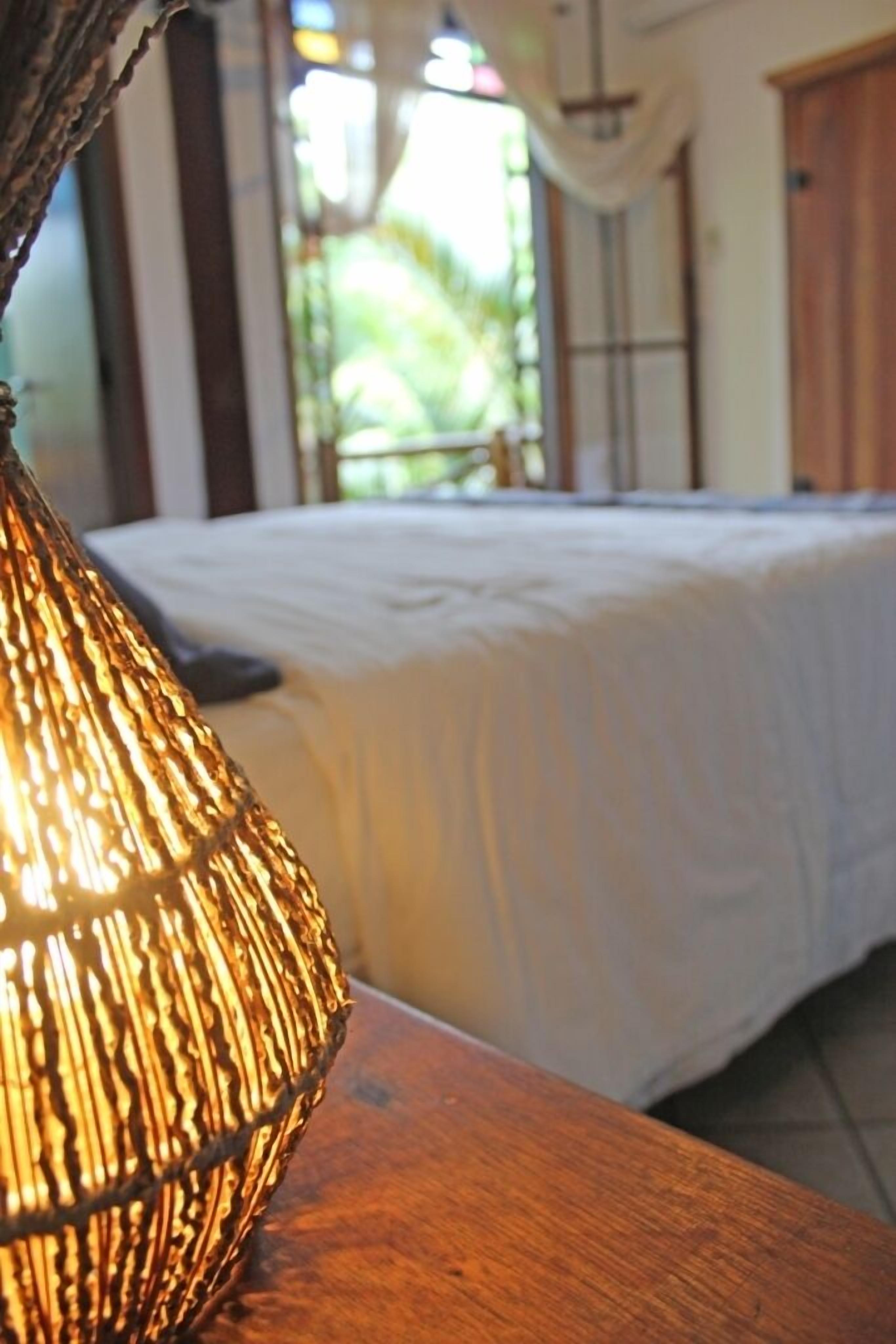 Minibar, bàn ủi/dụng cụ ủi quần áo, bộ trải giường 