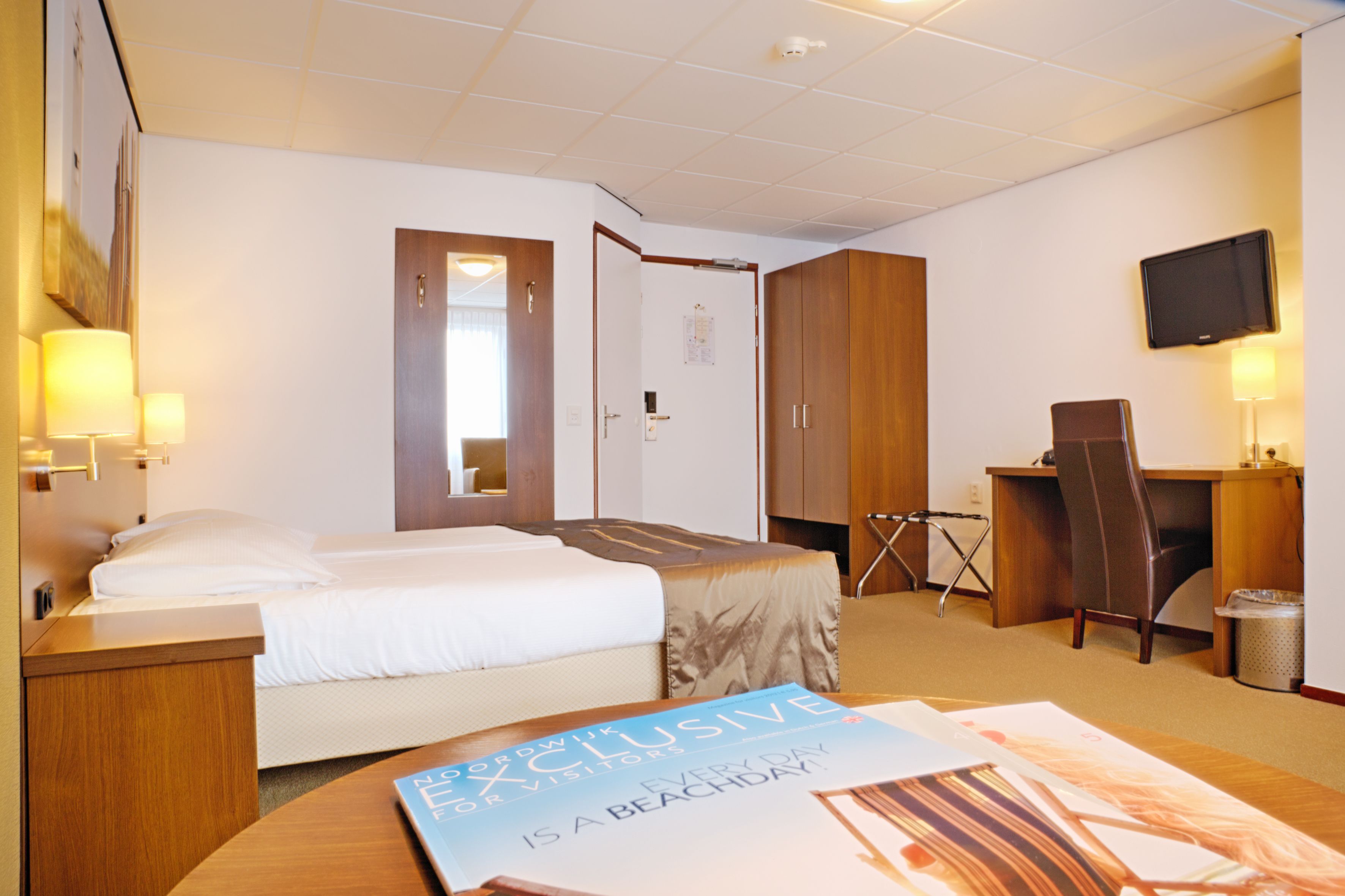 standard room, 2 single beds | in-room safe, desk, blackout curtains, iron/ironing board