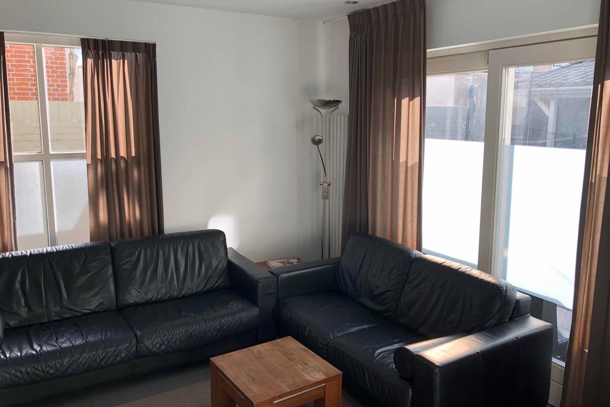 Habitación familiar, cocina básica, en la zona del jardín | Caja fuerte, escritorio, cortinas opacas y tabla de planchar con plancha