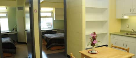 Deluxe Room, 2 Double Beds | Living room
