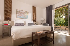 Ropa de cama de alta calidad y minibar 