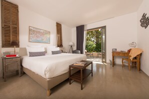 Premium bedding, minibar, in-room safe, individually decorated - Hotel 96 (Marseille)