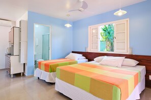 Laptop workspace, free WiFi, bed sheets - Pousada Sanremo Inn (Ubatuba)