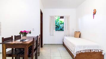 Chalé luxo, várias camas | Espaço de trabalho para notebook, Wi-Fi de cortesia, roupa de cama