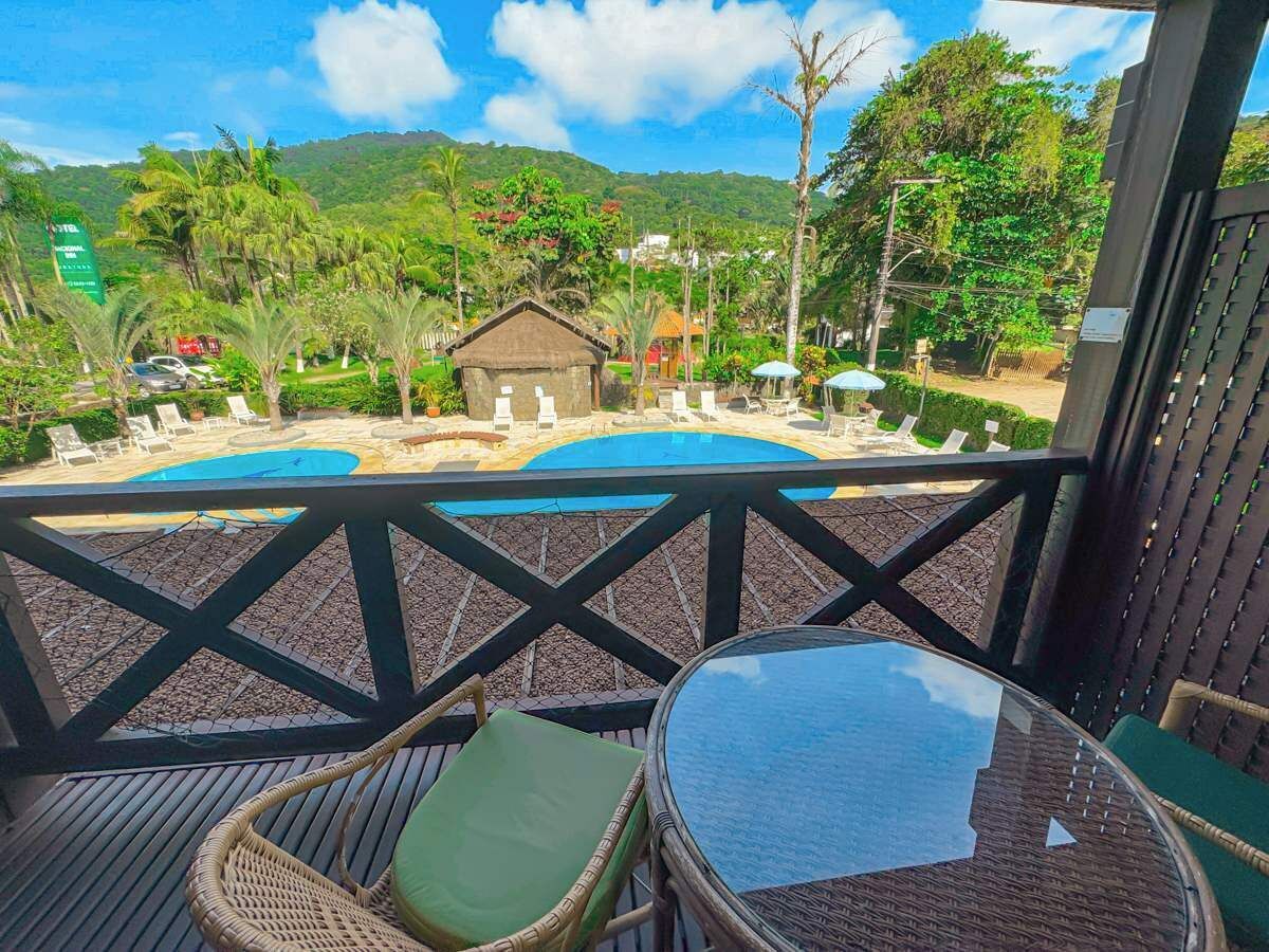 Minibar, free WiFi, bed sheets