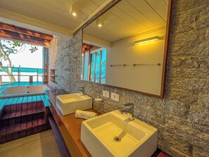 Apartamento Duplo - Frente Mar  | Minibar, free WiFi, bed sheets - Hotel Nacional Inn Ubatuba - Praia das Toninhas (Ubatuba)