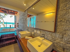 Minibar, wifi gratis y ropa de cama 