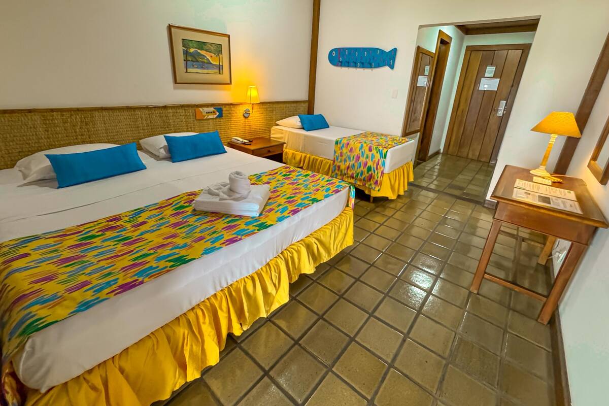 Minibar, free WiFi, bed sheets