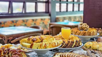 Free buffet breakfast