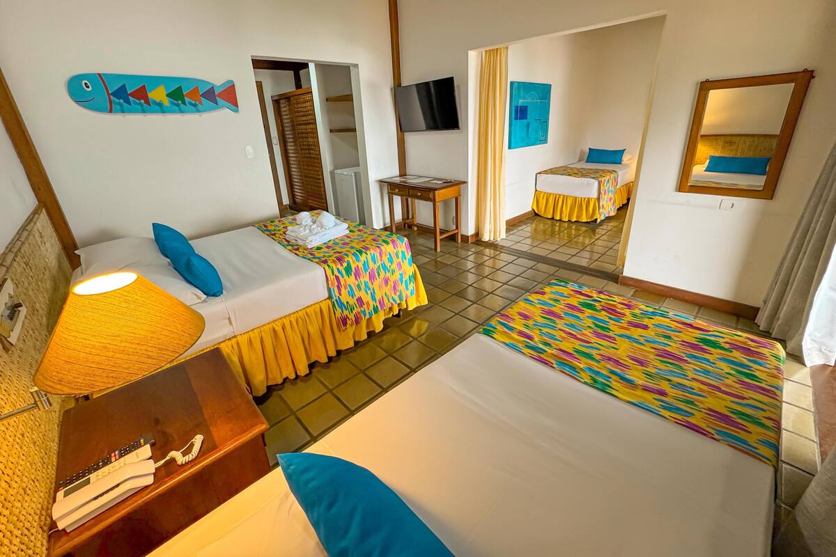 Minibar, free WiFi, bed sheets