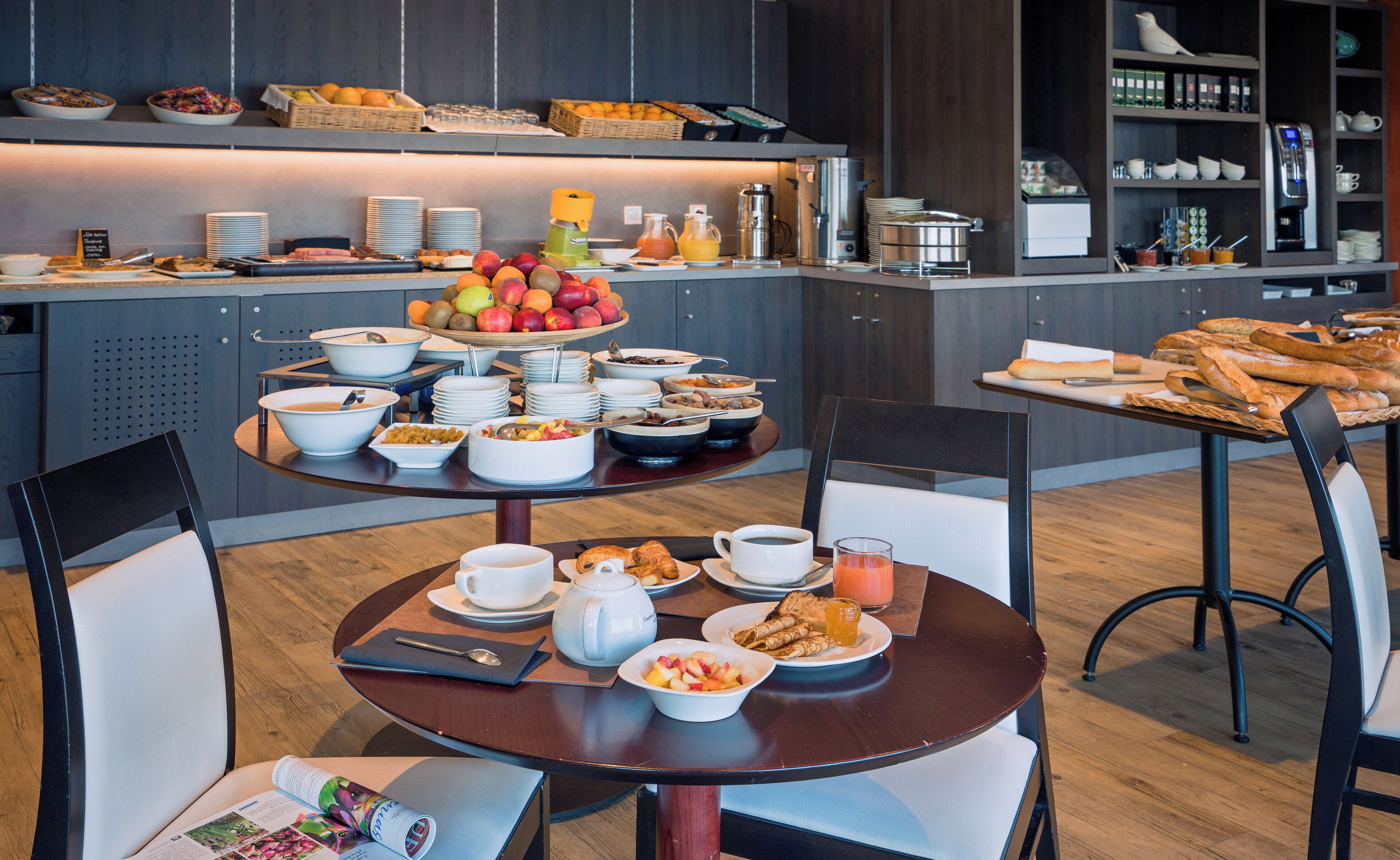 Daily buffet breakfast for a fee