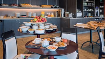 Daily buffet breakfast for a fee