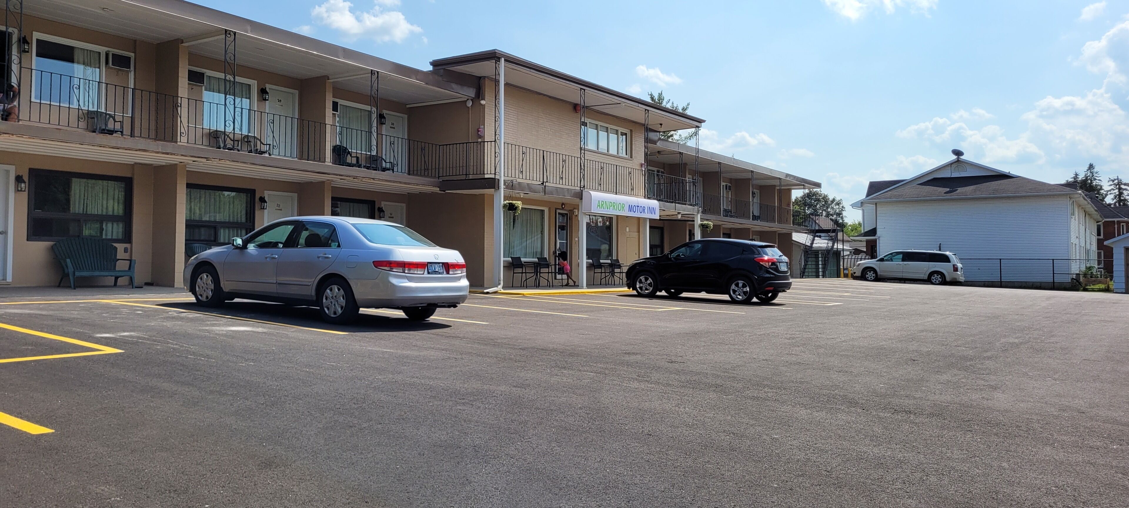 A multi-story motel with a sign reading "ARRIPRIOR MOTOR INN."