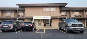 Front of property - Arnprior Motor Inn (Arnprior)