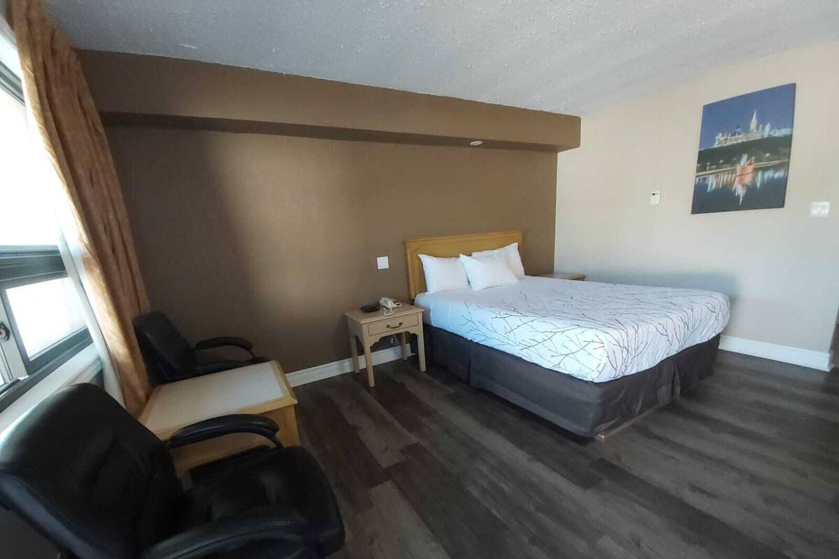 Standard Room, 1 Queen Bed, Non Smoking