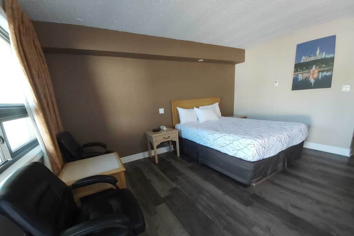 Standard Room, 1 Queen Bed, Non Smoking | Select Comfort beds, free WiFi, bed sheets