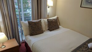 Standard Double Room, Shared Bathroom | Desk, blackout drapes, iron/ironing board (on request), WiFi (free) - Kelvin Hotel West End (Glasgow)