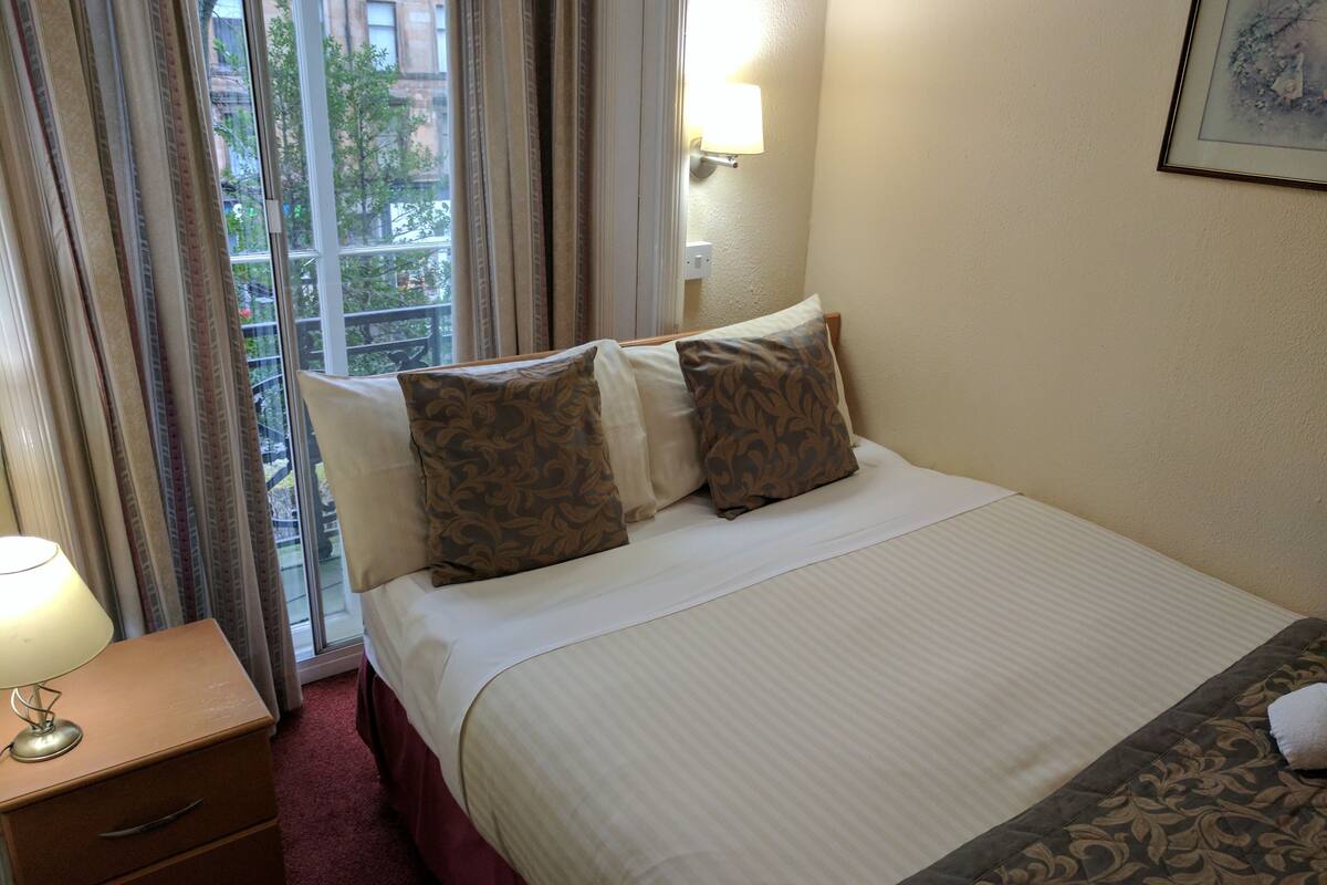 Standard Double Room, Shared Bathroom | Desk, blackout drapes, iron/ironing board, free WiFi