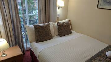 Standard Double Room, Shared Bathroom | Desk, blackout drapes, iron/ironing board (on request), WiFi (free)