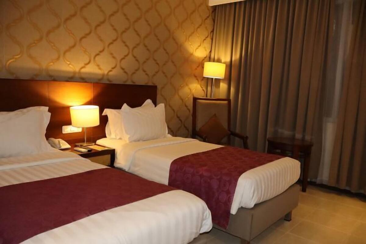 Een minibar, een kluis op de kamer, gratis wifi, beddengoed