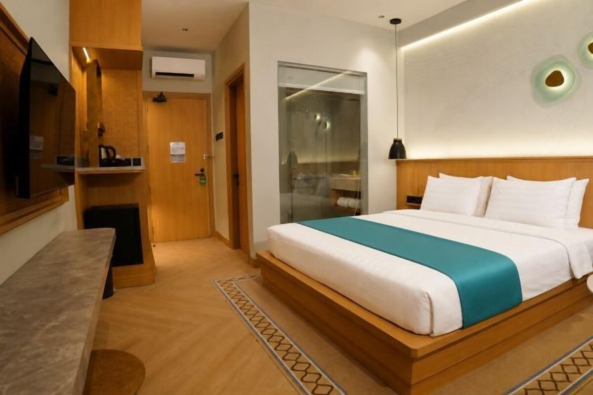 Minibar, caja de seguridad en la habitación, wifi gratis y ropa de cama 