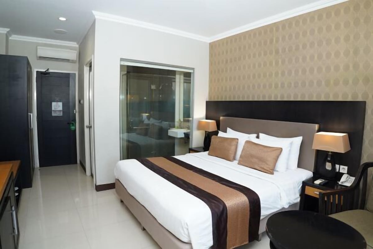 Minibar, in-room safe, free WiFi, bed sheets